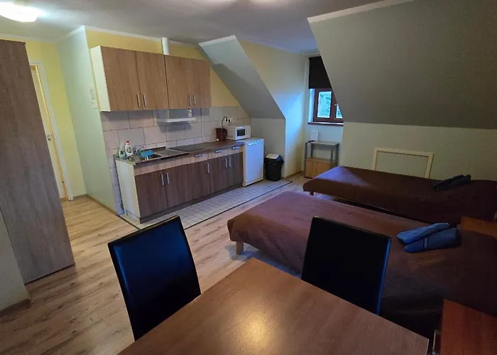 بيت شباب Maerjamaa Hostel *